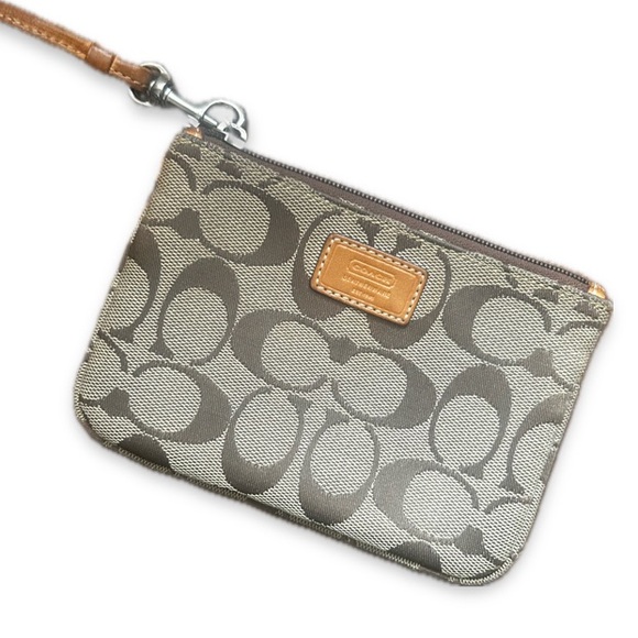 Coach Handbags - Coach Wristlet